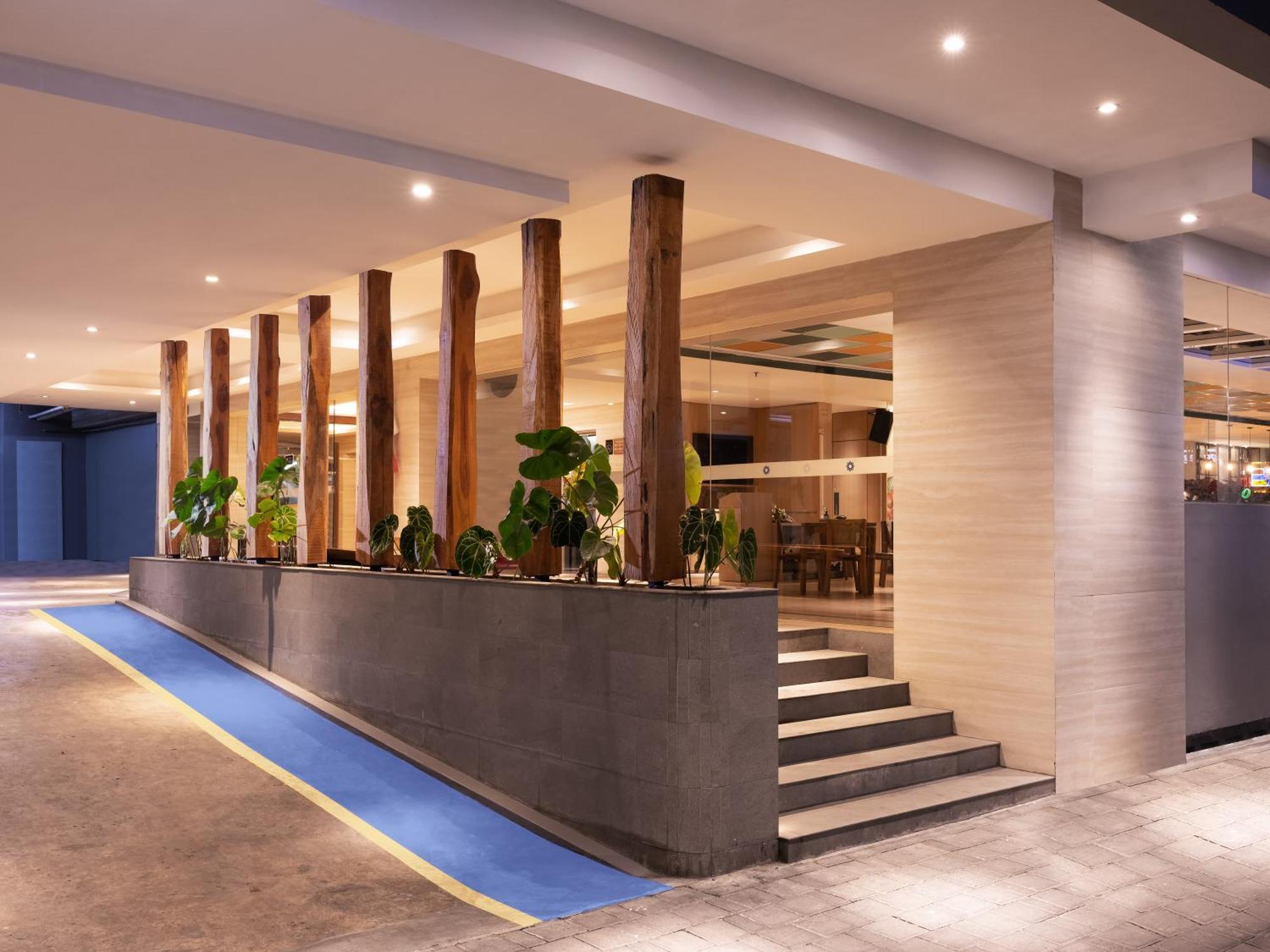 Aveta Hotel Malioboro Yogyakarta Extérieur photo